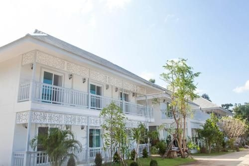 Moeimanee Resort0