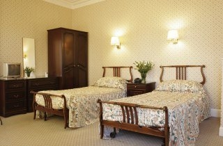 Caledonian Hotel4