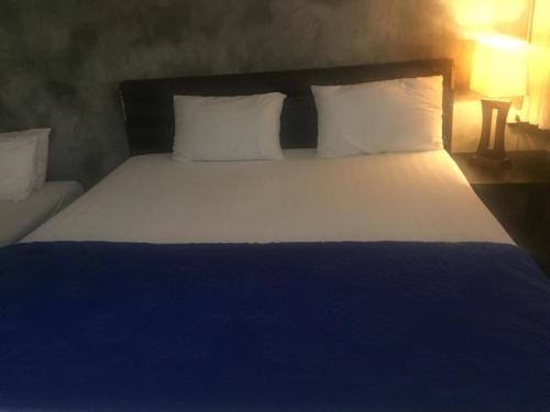 เครสเซนต์ เบย์ รีสอร์ต (Crescent Bay Resort)2