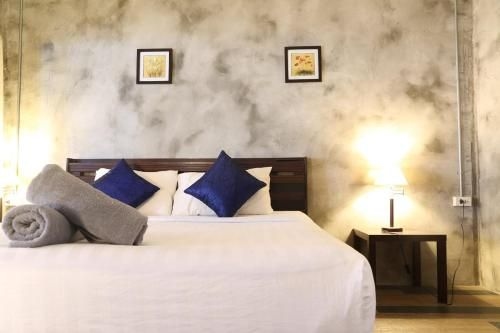 เครสเซนต์ เบย์ รีสอร์ต (Crescent Bay Resort)0