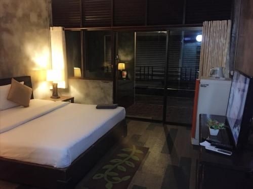 เครสเซนต์ เบย์ รีสอร์ต (Crescent Bay Resort)1