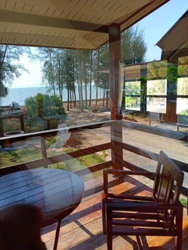 เดอะ เชอวัลเล่ย์ บีช รีสอร์ต (The Chevalley Beach Resort)4