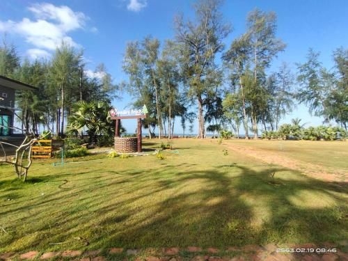 เดอะ เชอวัลเล่ย์ บีช รีสอร์ต (The Chevalley Beach Resort)1