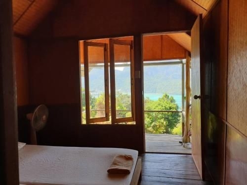 Bob Bar Near Phi Phi0