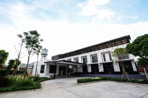 โรงแรมบาย กาญจนบุรี (BY Hotel Kanchanaburi)0