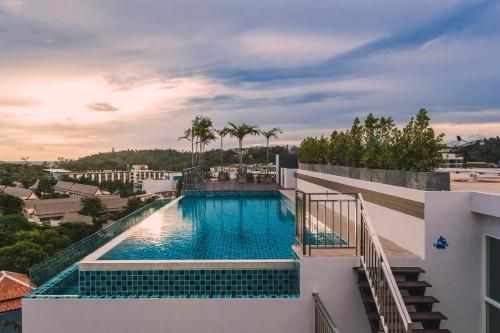 Ozone Condo Unit 8-2052
