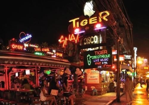 The Deck Patong by Charles2