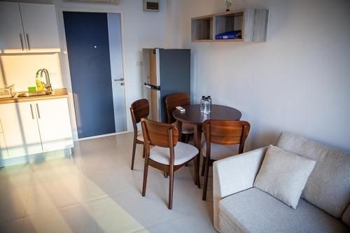 GB710 Grand Blue Beach Conco4