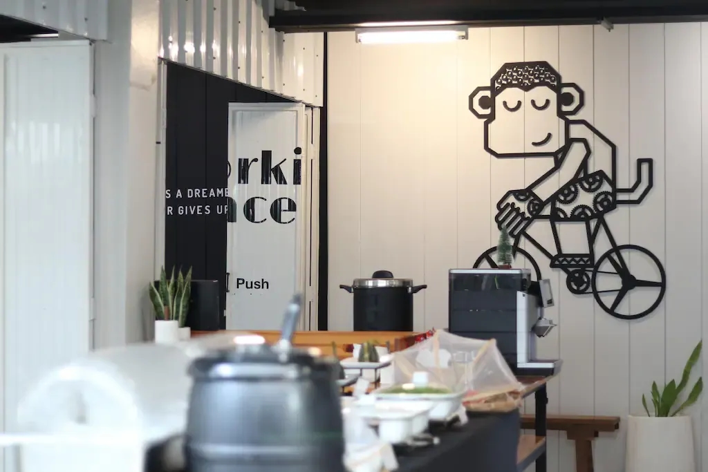 บลู มังกี้ ฮับ แอนด์ โฮเทล สุราษฎร์ธานี (Blu Monkey Hub and Hotel Suratthani)2