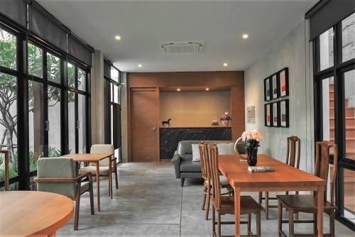 Cherlock hotel0