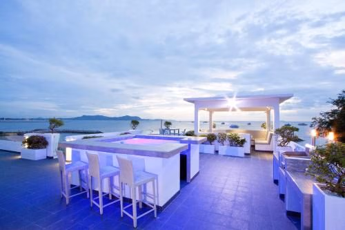Villa 7th Heaven Beach Front1