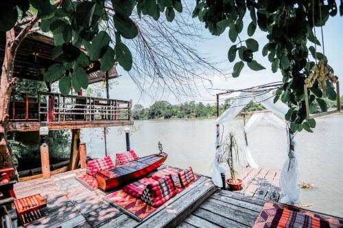 ดิ แอนทีค ริเวอร์ไซด์ รีสอร์ต (The Antique Riverside Resort)0
