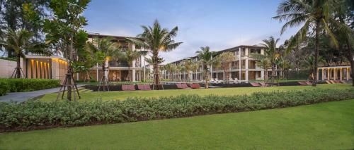 Luxury Oceanfront_pool access apartment0