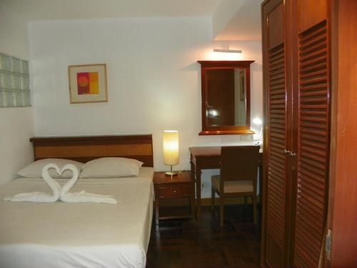 Sunset Beach Condotel3