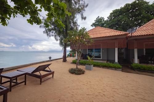 โรงแรมแม่น้ำวิลล่า (Maenam Villa Hotel)0