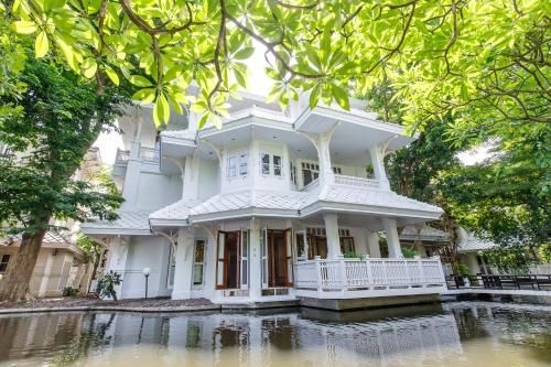 Royal Riverside Villa0