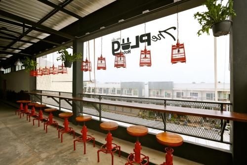 โรงแรมเดอะปลั๊ก แอท ไอ-บิส อเวนิว (The Plug hotel @ i-Biz Avenue)1