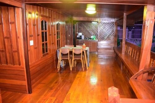 Linda's Place3