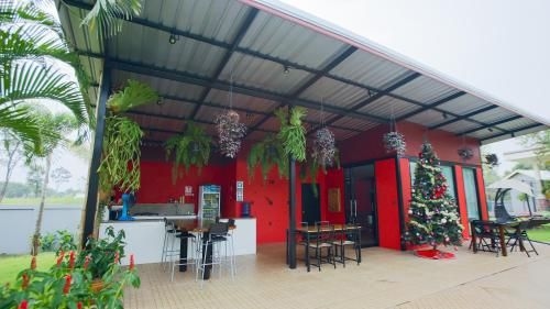 The Longhouse Boutique Bed & Breakfast (The Longhouse Boutique Bed And Breakfast)4