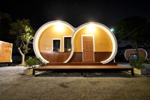 Tiny hut resort3