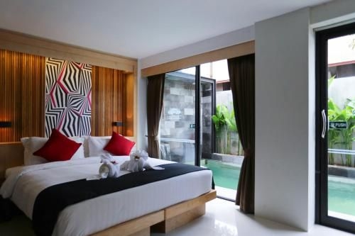 Pavilion Pool Residence2