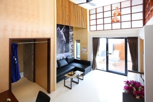 Pavilion Pool Residence3