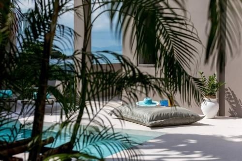 Baya Neya Pool0