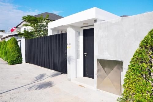 Lagoon Villa1