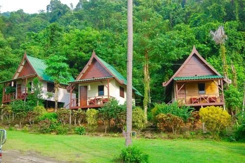 TP Hut Bungalows0