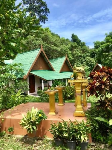 TP Hut Bungalows2
