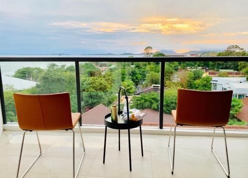 Gorgeous Sunset View - Mae Phim Beachfront Condo0