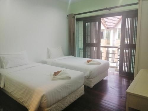 Thalassa Pool Kata Beach1
