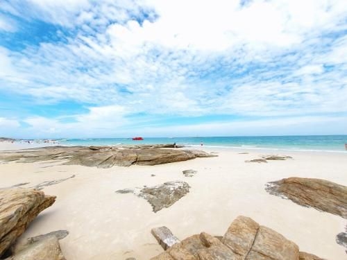 เรนโบว์ สกาย โฮเต็ล เสม็ด (Rainbow Sky Hotel Samet)1