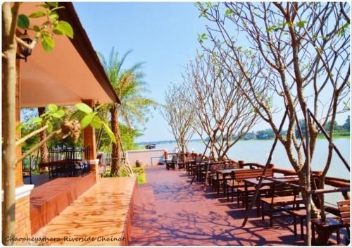 โรงแรมเจ้าพระยาธารา ริเวอร์ไซด์ (Chaophayathara Riverside Hotel)4