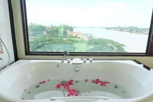 Chaophayathara Riverside Hotel3