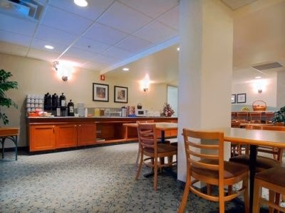 เบสต์ เวสเทิร์น พลัส คาลแกรี เซ็นเตอร์ อินน์ (Best Western Calgary Centre Inn)2