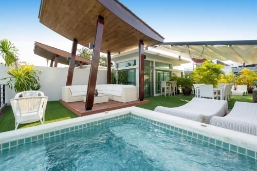 Beachfront luxury villa in Rawai0