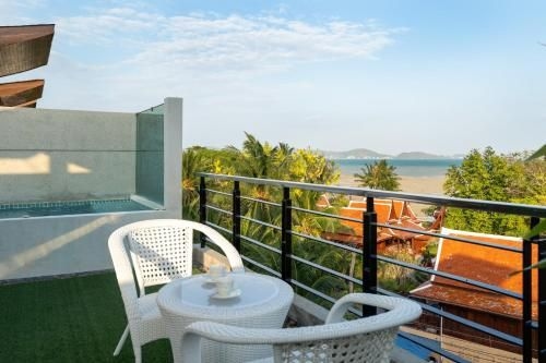 Beachfront luxury villa in Rawai2