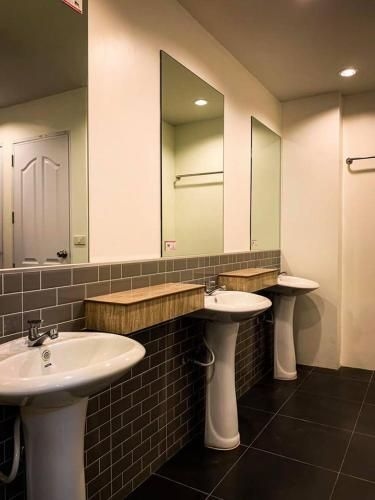 Coconut Grove Hotel3