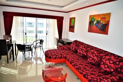 Luxury 1 bed corner condo0