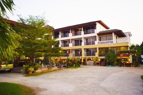 Nantharom Hotel & Restaurant0