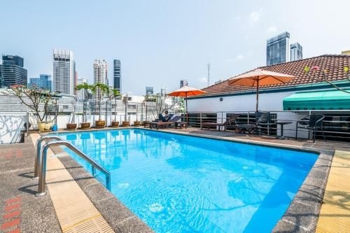 Glamour Space Sukhumvit23 by Favstay0