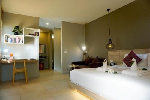 Deluxe Studio E11 (King Bed)4