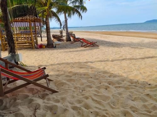 อุ่นไอทะเล รีสอร์ท (Oun Ai Talay Resort)4