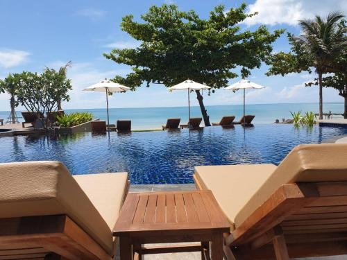 ขนอม บีช รีสอร์ต แอนด์ สปา (Khanom Beach Resort & Spa)0