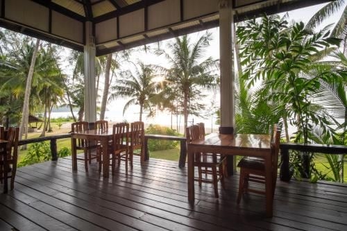 S Beach Resort2