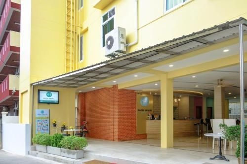 Happy Hostel0