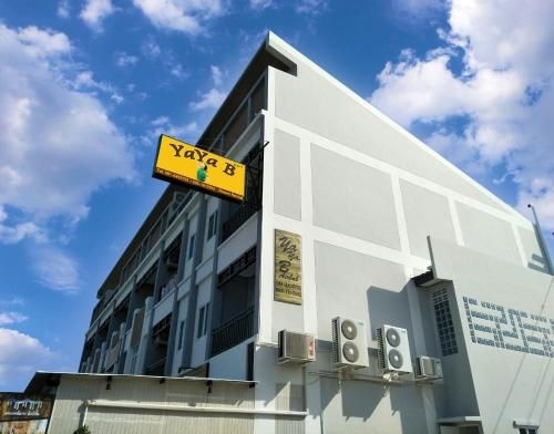 ยาย่า บี โดยบริษากรุ๊ป (Yaya B by Briza Group)0