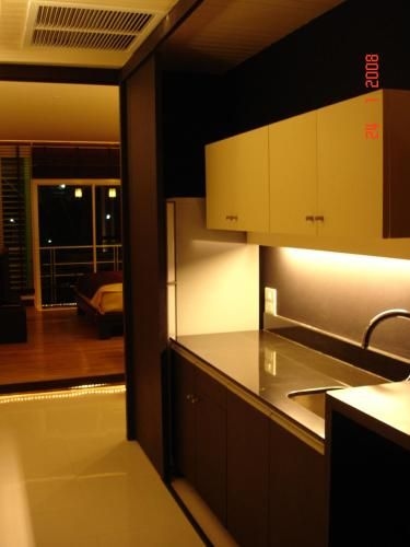 room 5 yellow cube (Room 5 yellow cube)0