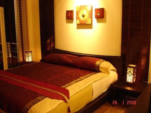 room 5 yellow cube (Room 5 yellow cube)4